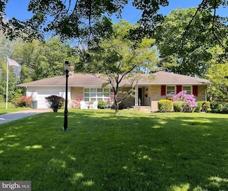 2 Cedar Ln, Pemberton, NJ 08068