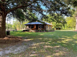 176 Country Rd, Hemingway, SC 29554