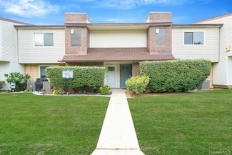 79 Pointe Cir S Unit 79, Coram, NY 11727
