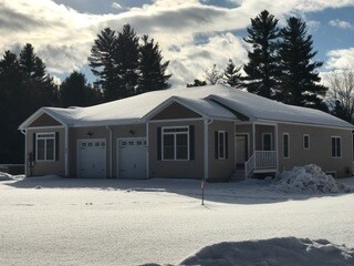 92 Pope Meadow Dr, Morristown, VT 05661