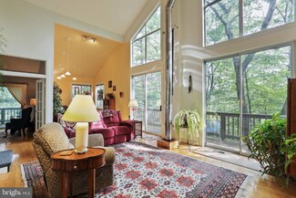 201 Spring Brook Dr, Berkeley Springs, WV 25411