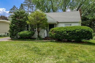 1422 S Burchard Ave, Freeport, IL 61032
