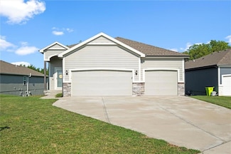 707 Samantha Ln, Belton, MO 64012
