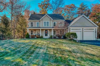 9 Carriage Hill Ln, Dover, NH 03820
