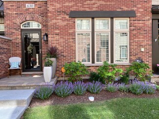 630 Parkside Ct, Libertyville, IL 60048