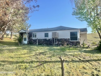 2090 Konnowac Pass Rd, Moxee, WA 98936