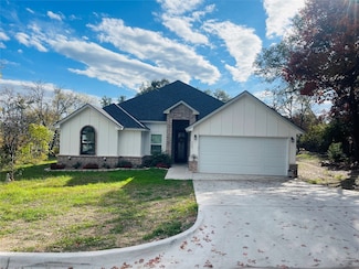 752 Common St, Weatherford, TX 76086