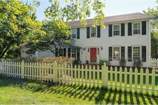 17 Ashbury Ln, Barrington, IL 60010