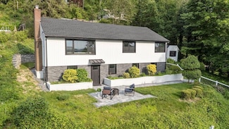 8 Fairway Place, Cold Spring Harbor, NY 11724