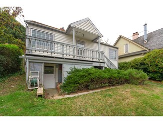 621 S 10th St, Coos Bay, OR 97420