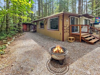 204 1 Fireside Lodge Cir, Deming, WA 98244