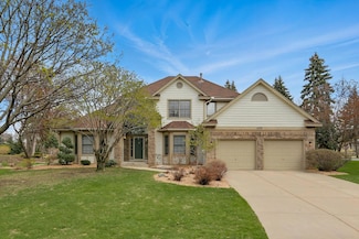 1570 Park Cir, Saint Paul, MN 55118
