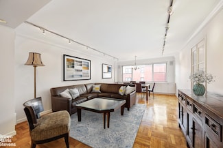 150 E 61st St Unit 5F, New York, NY 10065