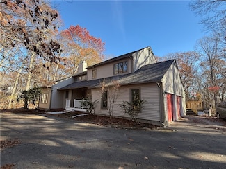 26 Trout Brook Ln, Hope, RI 02831