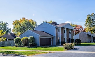 380 Ventura Club Dr, Roselle, IL 60172