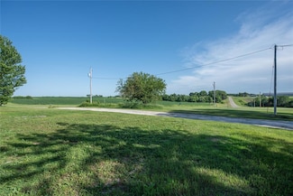 740 S Vine St, Hartford, IA 50118