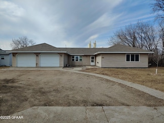 1518 S Front St, Crookston, MN 56716
