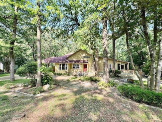 490 Branding Iron Ln, Holly Lake Ranch, TX 75765