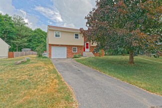 9 Dorchester Dr, Stillwater, NY 12170