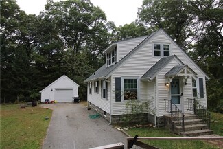 2 Lyndale St, Johnston, RI 02919