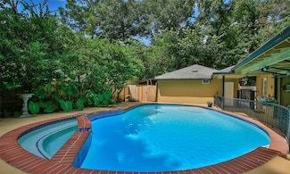 3110 Parkdale Dr, Kingwood, TX 77339