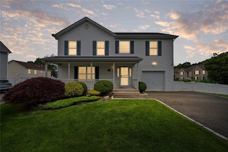 924 Otsego Ct, West Hempstead, NY 11552