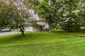 8405 W 97th St, Bloomington, MN 55438