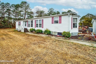 614 Galley Ct, Hampstead, NC 28443