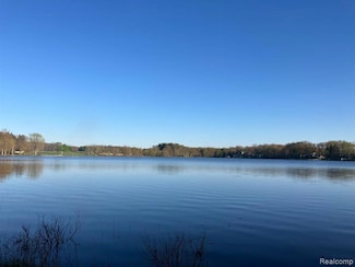 2226 Shoreline, Oregon Township, MI 48446