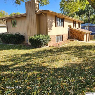 107 Hillcrest Ave, Bellevue, NE 68005