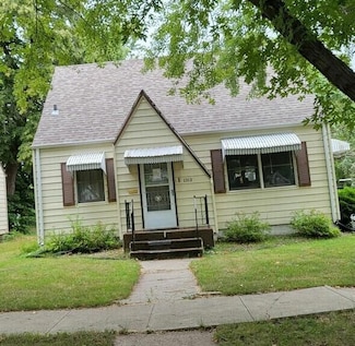 1212 E 3rd Ave, Mitchell, SD 57301