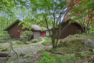 61 Stony Brook Rd, Middlebury, CT 06762
