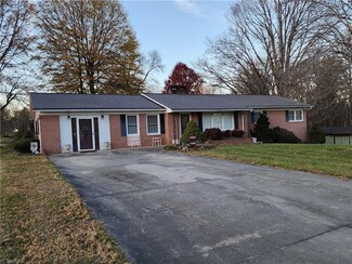 279 Crestoak Dr, Wilkesboro, NC 28697