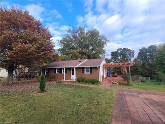 1011 Duggins St, Kernersville, NC 27284