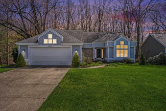 19011 Sioux Dr, Spring Lake, MI 49456