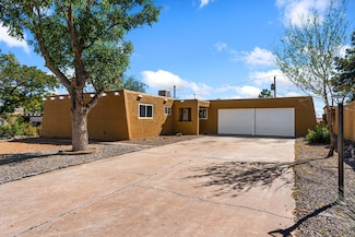5608 Drake Ave NW, Albuquerque, NM 87114