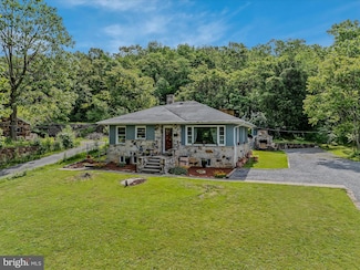 9 S Laurel Ave, Berkeley Springs, WV 25411
