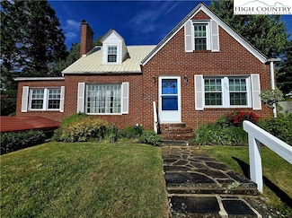 405 Wilton Ave, West Jefferson, NC 28694