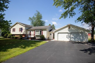 9 Plank Rd, Waterford, NY 12188