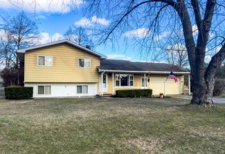 8530 Delaney Dr, Freeland, MI 48623