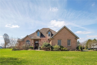 15 Blackberry Ln, Grove City, PA 16127