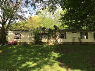3885 Fairfield School Rd, Columbiana, OH 44408