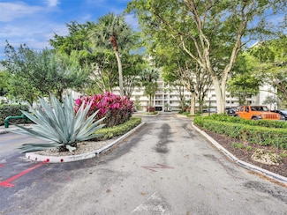605 Oaks Dr Unit 309, Pompano Beach, FL 33069