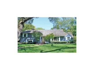 6631 Rainbow Ave, Mission Hills, KS 66208