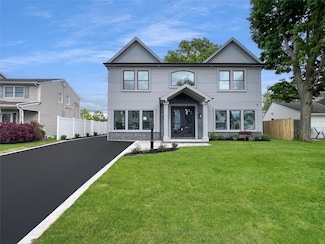 229 Blueberry Ln, Hicksville, NY 11801