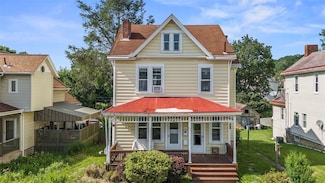 11 Walnut St, Crafton, PA 15205