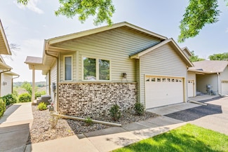 5259 Pathways Ave, Saint Paul, MN 55110