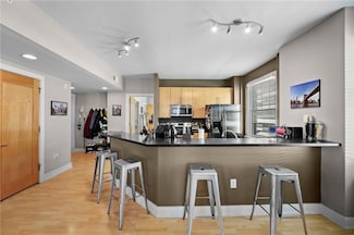 400 Walnut St Unit 704, Des Moines, IA 50309