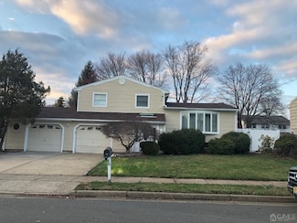 98 Christie St, Edison, NJ 08820