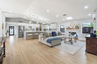 805 SE 9th St, Fort Lauderdale, FL 33316